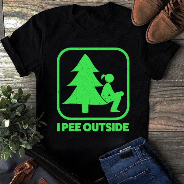 i pee outside girl sign funny camping hiking outdoor t-shirt